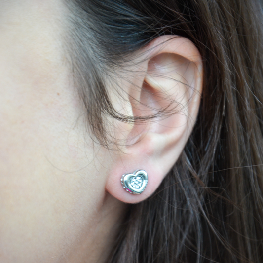 BRINCOS GUESS 'L.O.V.E.' AÇO PRATEADO 'JUBE05466JWRHT-U'