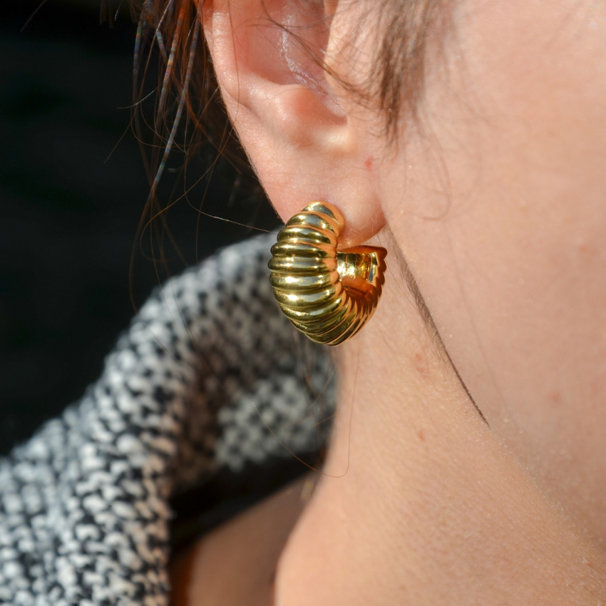 BRINCOS GUESS 'BERBERA' AÇO DOURADO 'JUBE05337JWYGT-U'