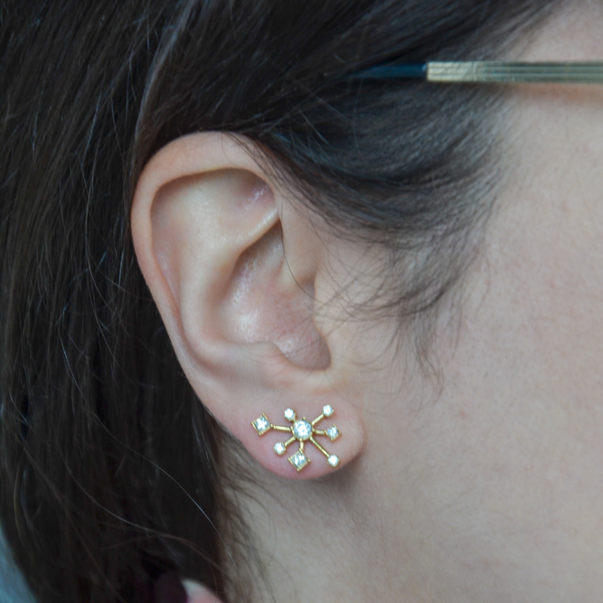 BRINCOS GUESS 'GALAXY' AÇO DOURADO 'JUBE05566JWYGT-U'